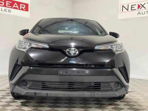 Used 2019 Toyota C-HR XLE FWD image 4