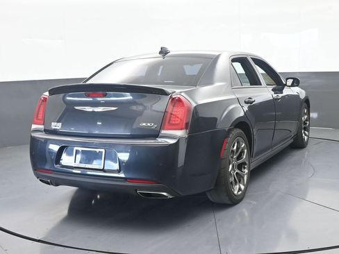 Used 2018 Chrysler 300 S w/ 300S Premium Group RWD image 5