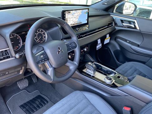 New 2026 Mitsubishi Outlander LE AWD/4WD image 12