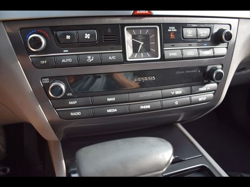 Used 2019 Genesis G80 3.8 RWD image 11