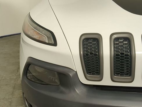 Used 2017 Jeep Cherokee Trailhawk w/ Comfort/Convenience Group AWD/4WD image 10