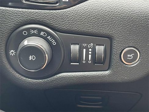 Used 2023 Jeep Cherokee Altitude Lux image 22