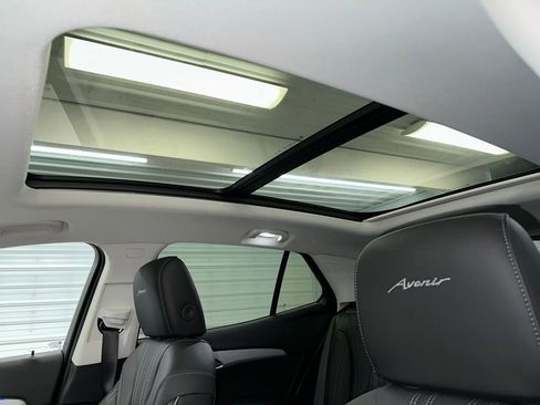 Certified 2024 Buick Envision Avenir image 7