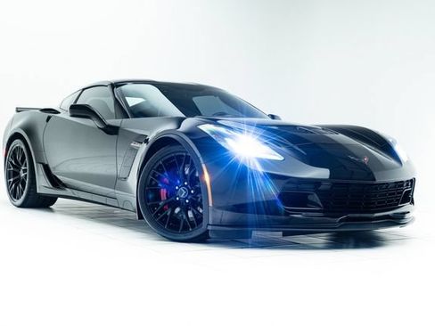 Used 2015 Chevrolet Corvette Z06 w/ 3LZ Preferred Equipment Group RWD image 5