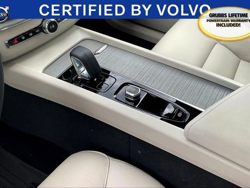 Used 2025 Volvo XC60 T8 Plus w/ Protection Package Premier image 9