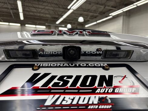 Used 2022 GMC Terrain SLT image 16