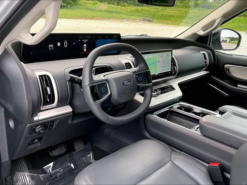 Used 2025 Ford Expedition Max Active AWD/4WD image 12