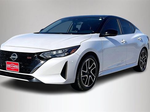 Used 2024 Nissan Sentra SR w/ SR Premium Package image 2