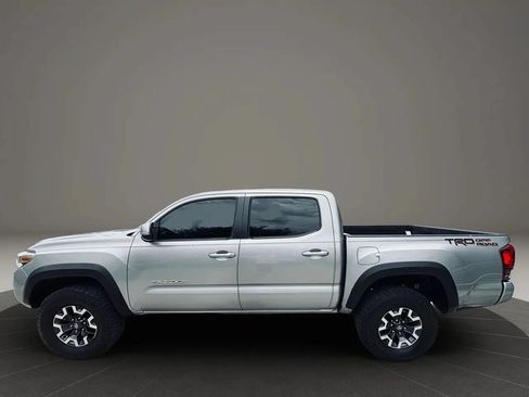 Used 2016 Toyota Tacoma TRD Off-Road w/ Premium & Technology Package RWD image 2