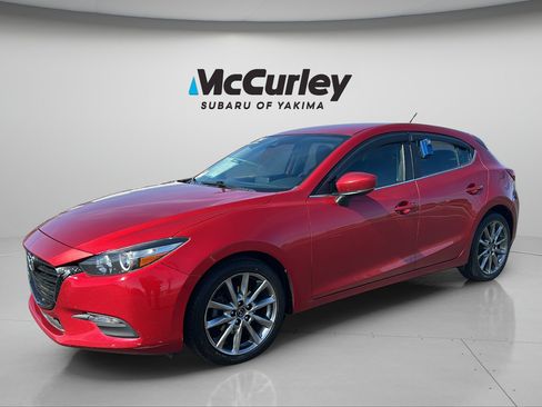 Used 2018 MAZDA MAZDA3 Touring FWD image 2