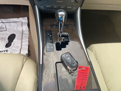 Used 2010 Lexus IS 250C RWD image 37