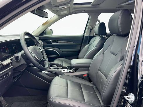 Used 2025 Kia Telluride EX w/ EX Captain's Chair Package AWD/4WD image 16