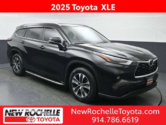 Used 2025 Toyota Highlander XLE AWD/4WD image 1