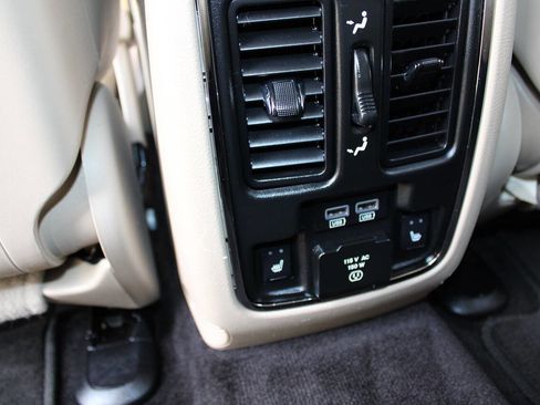 Used 2017 Jeep Grand Cherokee Limited image 32