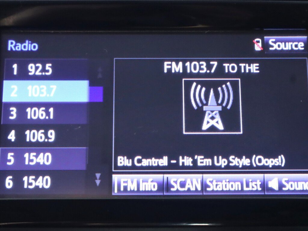 Used 2016 Toyota Highlander LE FWD image 15