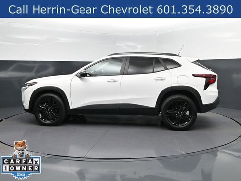 Used 2025 Chevrolet Trax ACTIV w/ Sunroof Package FWD image 4