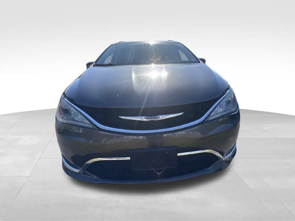 Used 2019 Chrysler Pacifica Touring-L FWD image 2