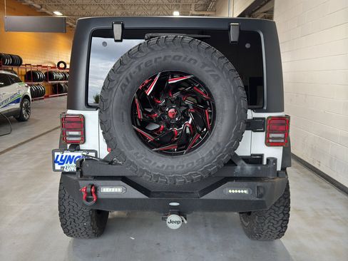 Used 2018 Jeep Wrangler Unlimited Rubicon w/ Cold Weather Group AWD/4WD image 4
