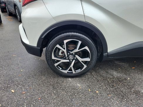 Used 2020 Toyota C-HR LE image 14
