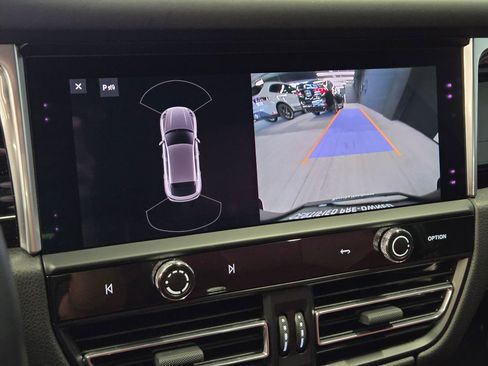 Certified 2022 Porsche Macan AWD/4WD image 24