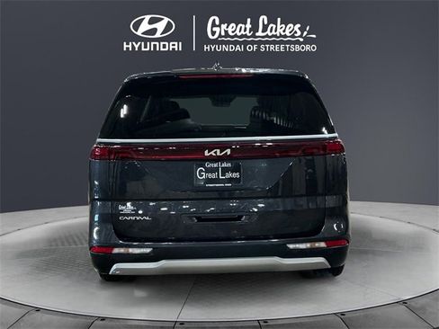 Used 2024 Kia Carnival LX image 4