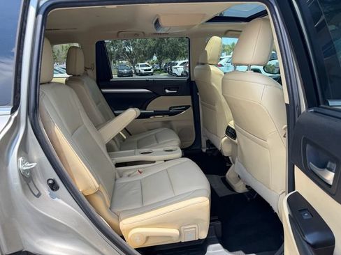 Used 2015 Toyota Highlander XLE FWD image 19