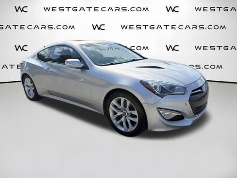 Used 2013 Hyundai Genesis 3.8 RWD image 4