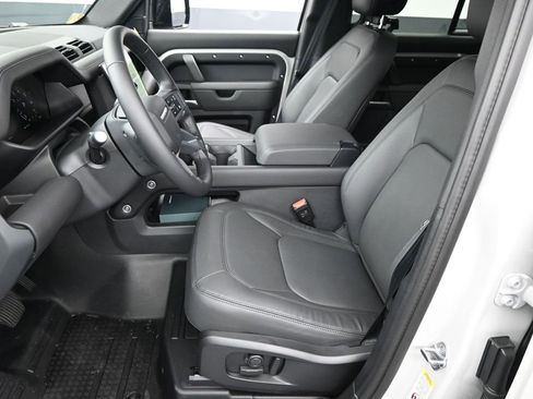 Used 2026 Land Rover Defender 110 X-Dynamic SE AWD/4WD image 5