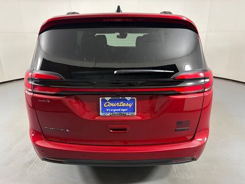 New 2027 Chrysler Pacifica Select FWD image 7