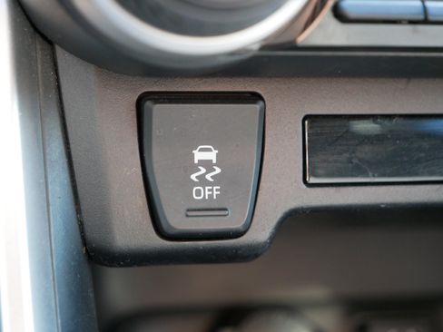 Used 2019 Toyota RAV4 LE w/ Carpet Mat Package AWD/4WD image 28