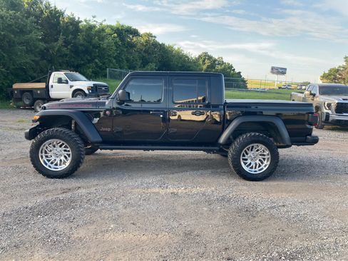 Used 2023 Jeep Gladiator Rubicon w/ LED Lighting Group AWD/4WD image 2