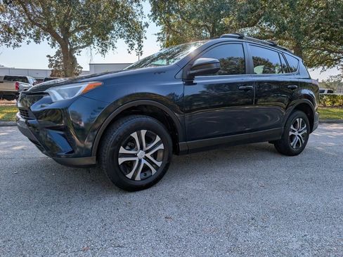 Used 2018 Toyota RAV4 LE image 3