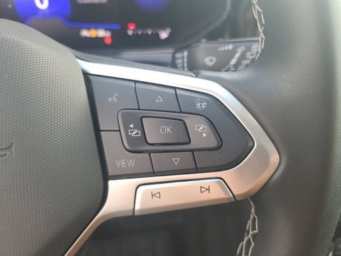 Used 2024 Volkswagen Taos SE w/ Panoramic Sunroof Package image 21