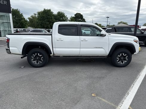 Used 2023 Toyota Tacoma TRD Off-Road AWD/4WD image 2