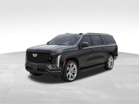 Used 2025 Cadillac Escalade ESV Sport AWD/4WD image 2