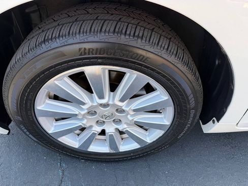 Used 2017 Toyota Sienna XLE w/ XLE Navigation Package AWD/4WD image 95