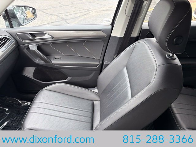 Used 2022 Volkswagen Tiguan SE AWD/4WD image 19
