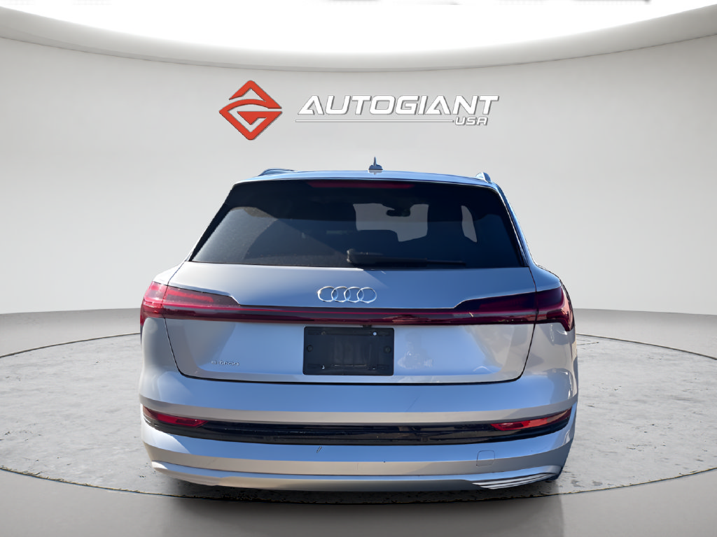 Used 2019 Audi e-tron Prestige w/ Prestige Package AWD/4WD image 3