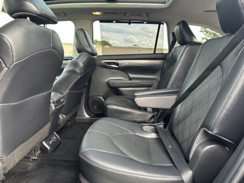 Used 2022 Toyota Highlander Platinum image 30