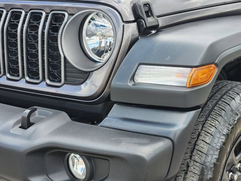 Used 2025 Jeep Wrangler Unlimited Sport AWD/4WD image 8