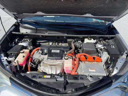 Used 2018 Toyota RAV4 XLE AWD/4WD image 25