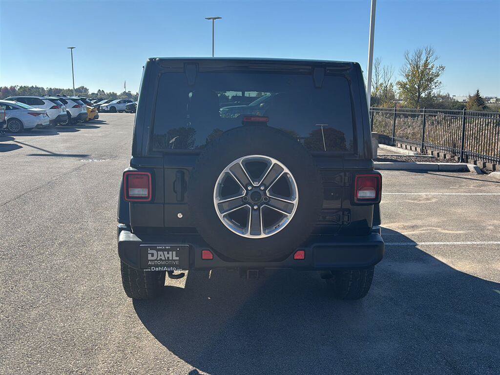 Used 2019 Jeep Wrangler Unlimited Sahara AWD/4WD image 15