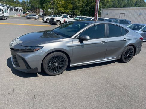 Used 2026 Toyota Camry SE FWD image 18