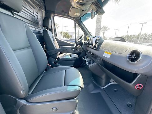 New 2025 Mercedes-Benz Sprinter 2500 image 4