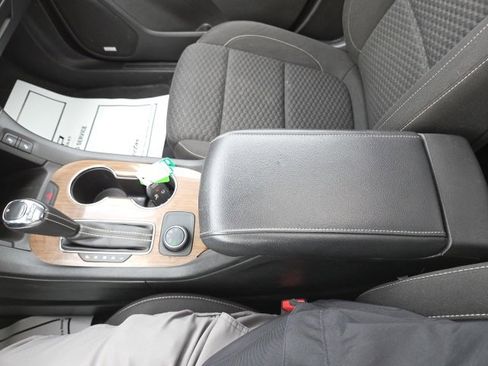 Used 2018 GMC Acadia SLE image 60