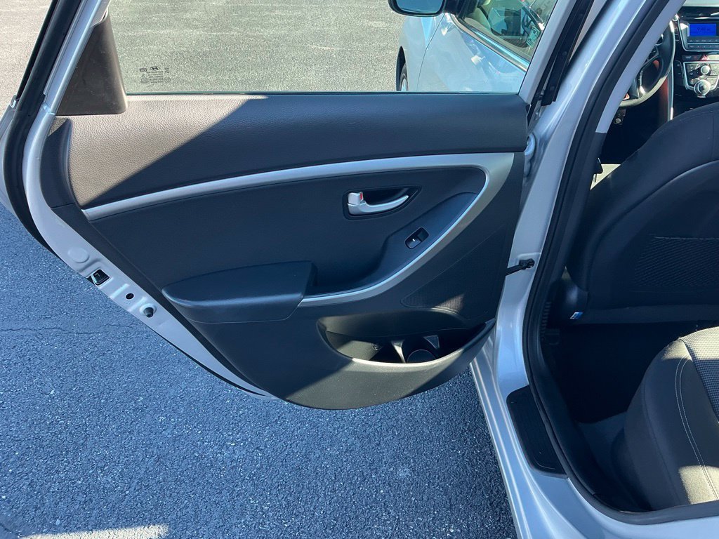 Used 2017 Hyundai Elantra GT FWD image 23