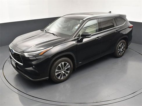 Used 2022 Toyota Highlander XLE image 16