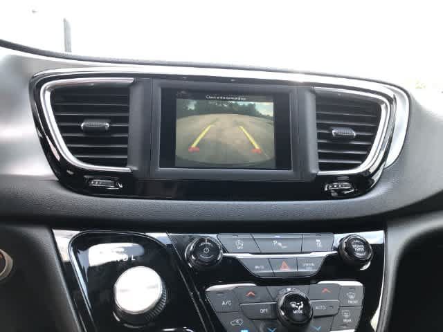 Certified 2020 Chrysler Pacifica Touring w/ S Appearance Package FWD image 24