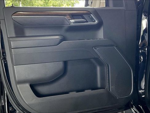 Used 2025 Chevrolet Silverado 1500 LT RWD image 2