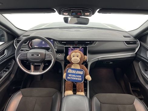 Used 2025 Jeep Grand Cherokee Altitude AWD/4WD image 19